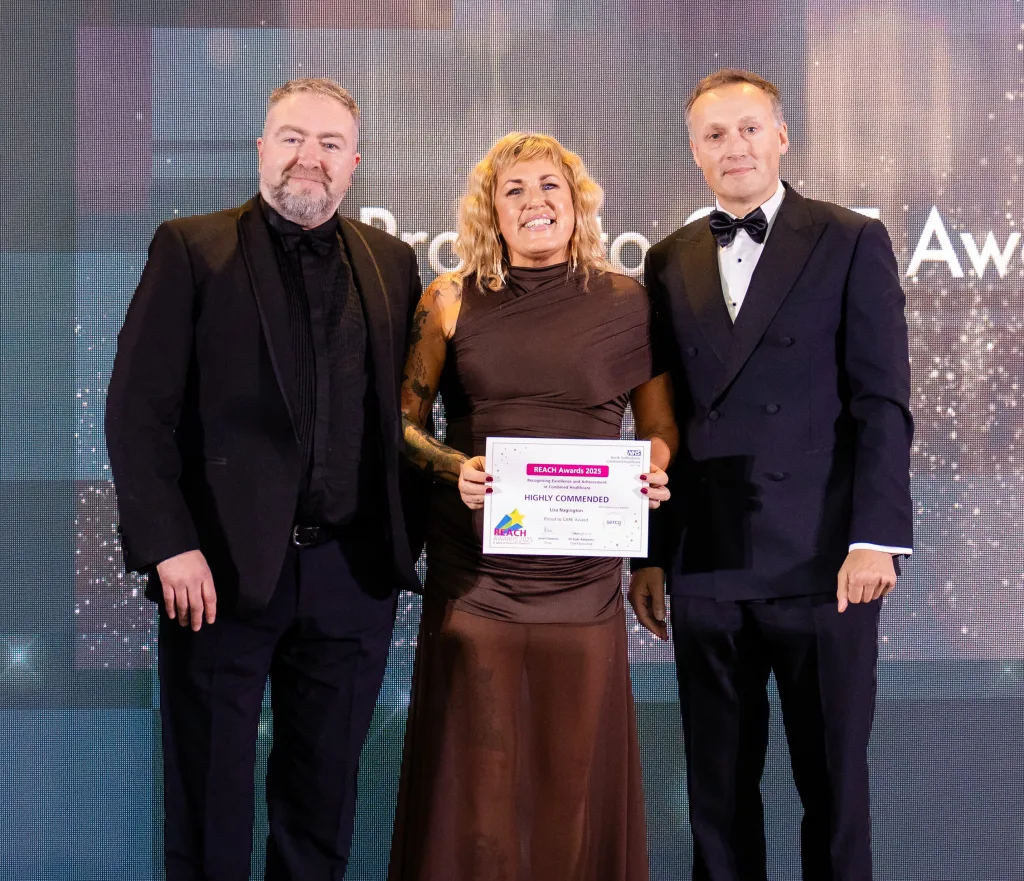 Lisa accepts her award