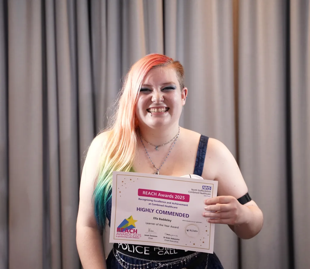 Ella poses with her award